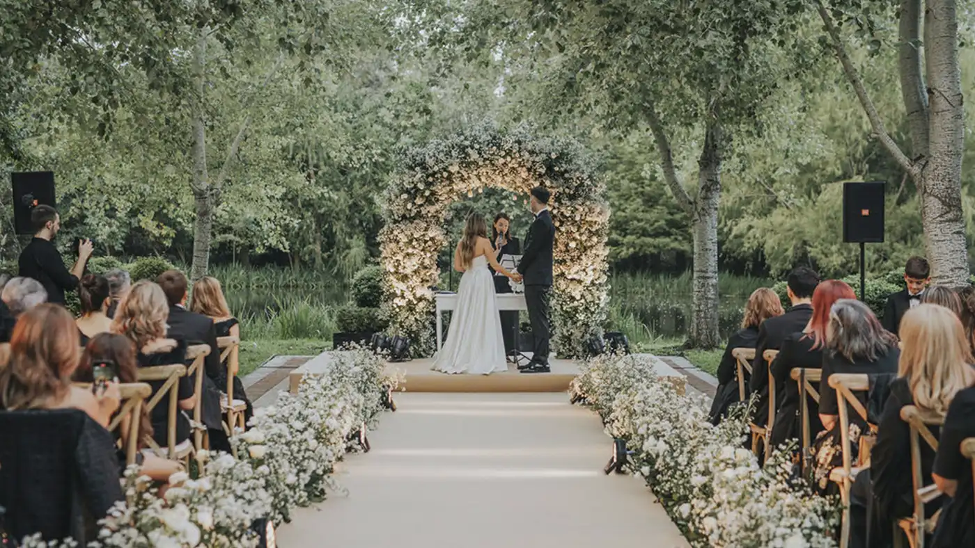 Mesa principal de novios con decoración exclusiva