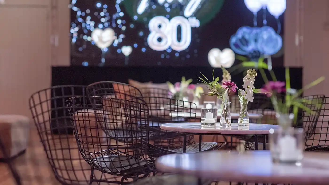 Diseño de invitaciones y gráfica para eventos sociales