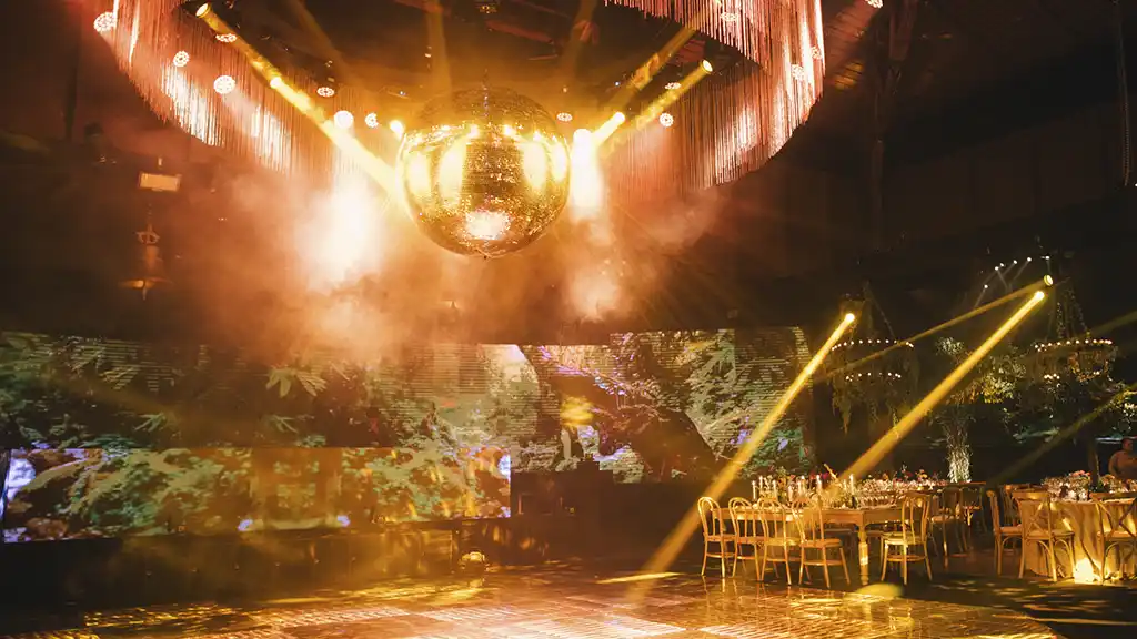 Ceremonias de casamiento al atardecer y al aire libre